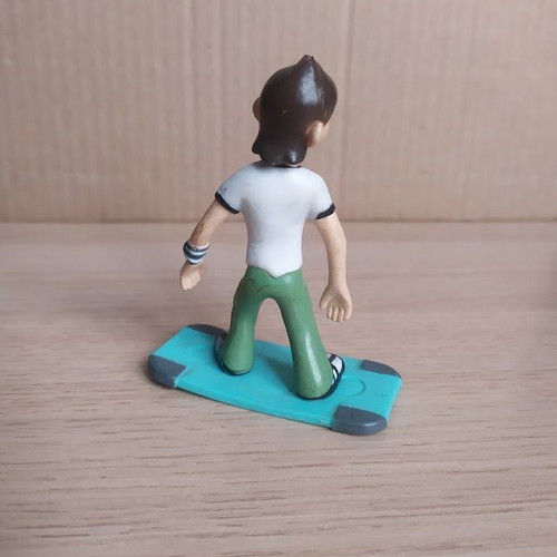 Ben 10 Ben Tennyson figure with board 9 cm used