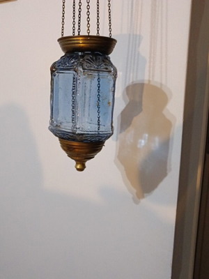 Hanging sliding lamp used with cracked glass