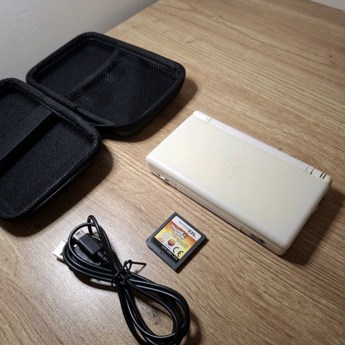 Nintendo DS Lite Polar White like new with charger and case