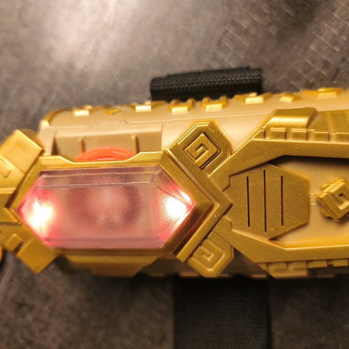 Giochi Preziosi Gormiti Elemental Bracer like new with lights and sounds