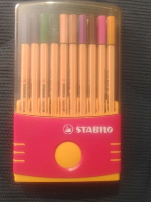 Collectible plastic case with colored pens new