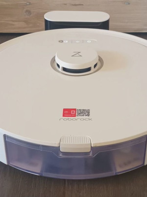 Roborock Q8 Max robot vacuum with laser mapping and 5500Pa suction, white