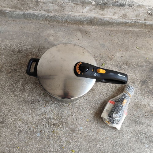 Pressure cooker used 6 liters in very good condition