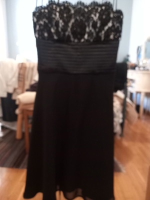 Μαύρο αμπιγιέ φόρεμα με σατέν τελείωμα και γαλλική κιπούρ δαντέλα