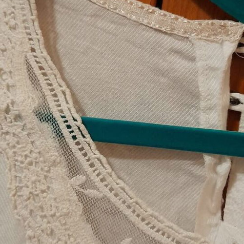 Stradivarius sleeveless blouse cream with lace like new