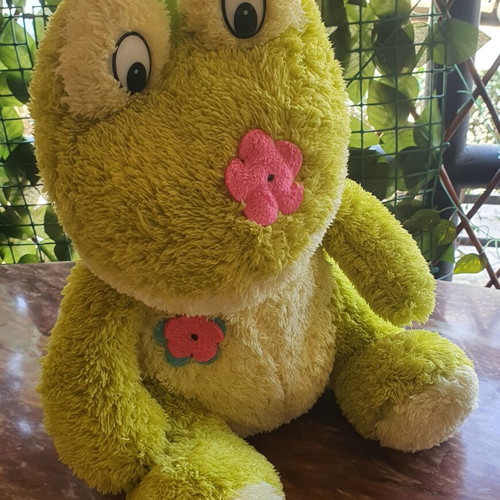 Frog plush toy like new