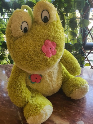 Frog plush toy like new