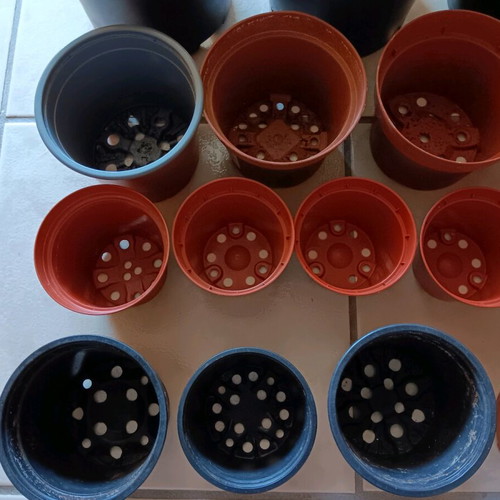 Plastic flower pots used, pack of 22, black and terracotta