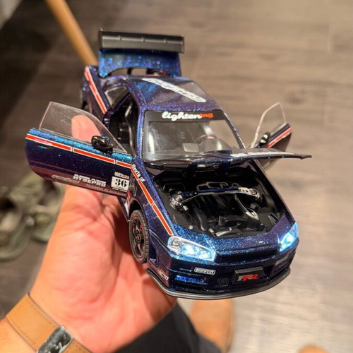Nissan Skyline R34 Midnight Purple 1:24 scale model
