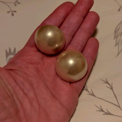 Clip-on earrings retro iridescent like new, beige