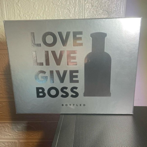 Hugo Boss Bottled gift set Eau de Toilette and deodorant spray like new