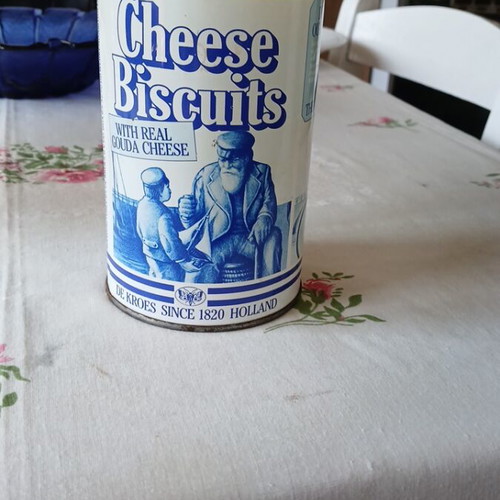 Cheese Biscuits collectible tin used, retro design from Holland 1920