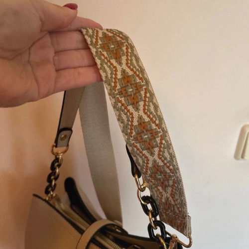 Handbag beige with zipper and detachable strap like new