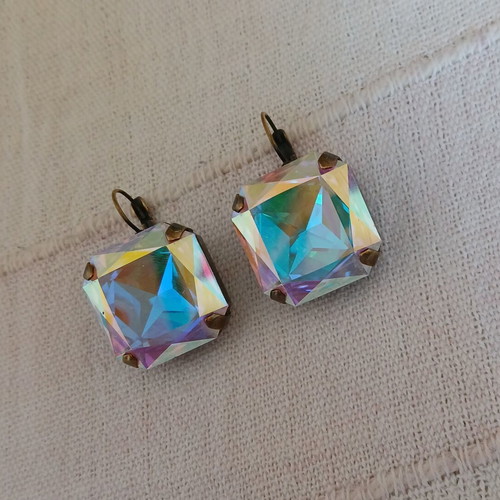 Art Wear Dimitriadis Earrings like new with iridescent crystals