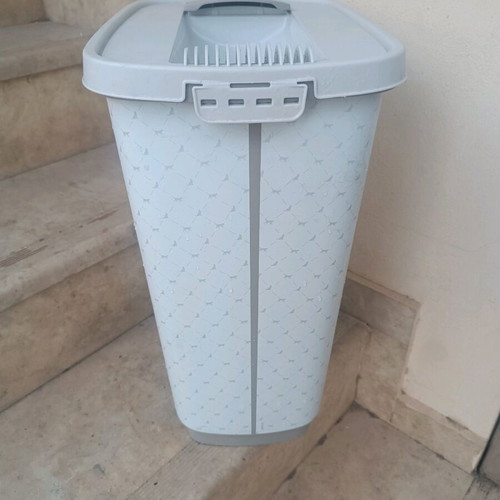 Rotho Plastic Feeder for Dog & Cat 25lt Beige like new