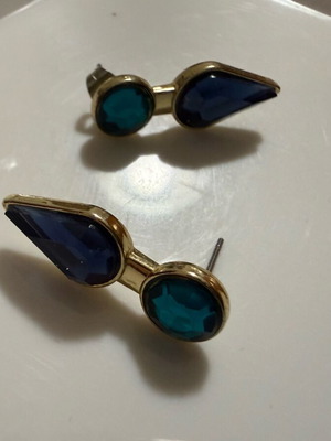 Earrings used with blue stones