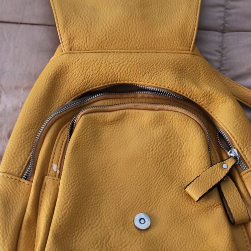Backpack like new, yellow color