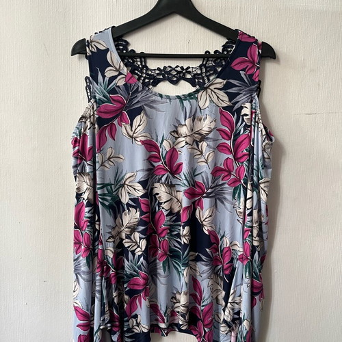 Top body Flirt Boutique like new, multicolor, size L