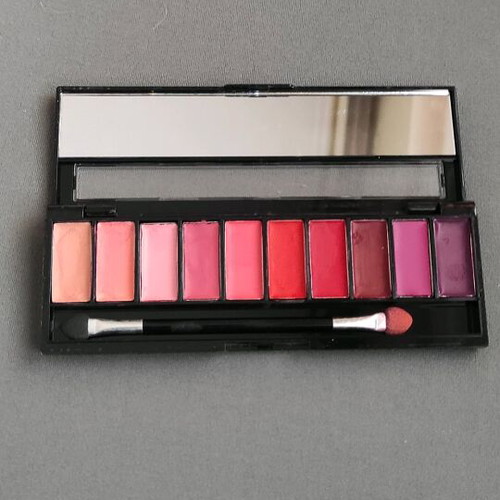FABB lipstick, ESSENCE eyeshadow and ASTOR blush used