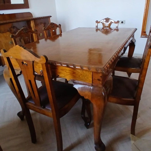 Table with 6 vintage antique chairs like new