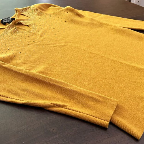 Women's blouse size M mustard color like new