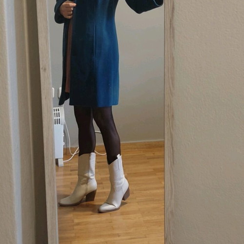 Coat in blue color like new, suitable for small and medium sizes