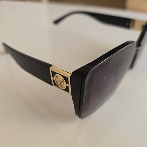Women's square sunglasses black with gold detail