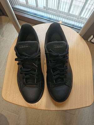 Adidas μαύρα