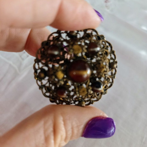 Vintage Baroque brooch used with brown stones and filigree detail