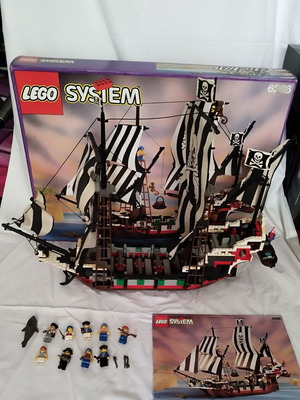 Lego Pirates 6286 Skull's Eye Schooner употребяван, липсва едно синьо фенерче