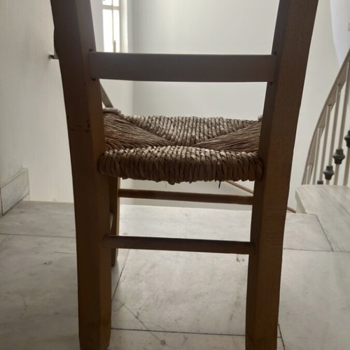 Stool like new, rattan wood