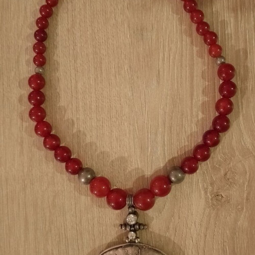 Handmade necklace with agate stones and silver 925 centerpiece Laliótis