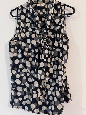 Cerruti 1881 sleeveless silk blouse with polka dot tie-neck, like new