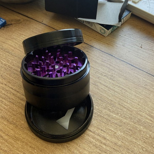 Herb grinder, metal