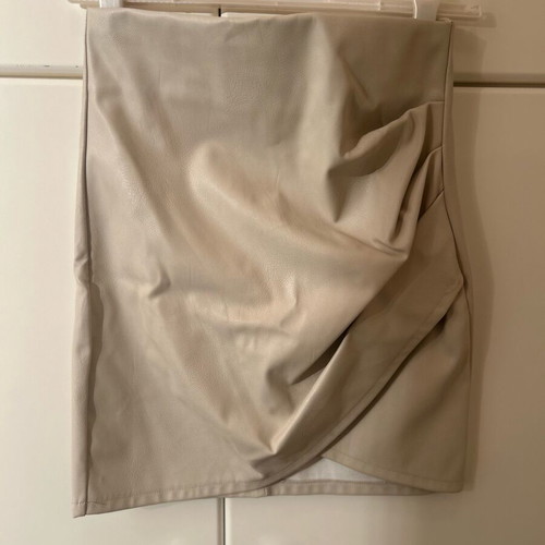 Ecru leatherette skirt like new
