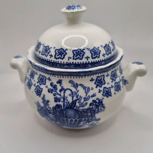 Wedgwood porcelain sugar bowl used, collectible