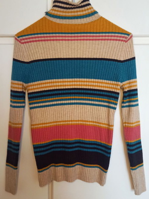 Knitted thin striped colorful turtleneck M/L like new