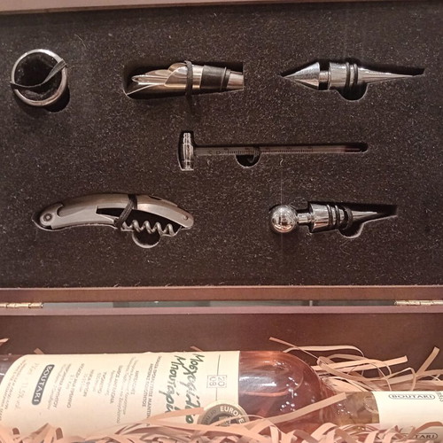 Wooden wine accessory gift box used, complete set without drinks