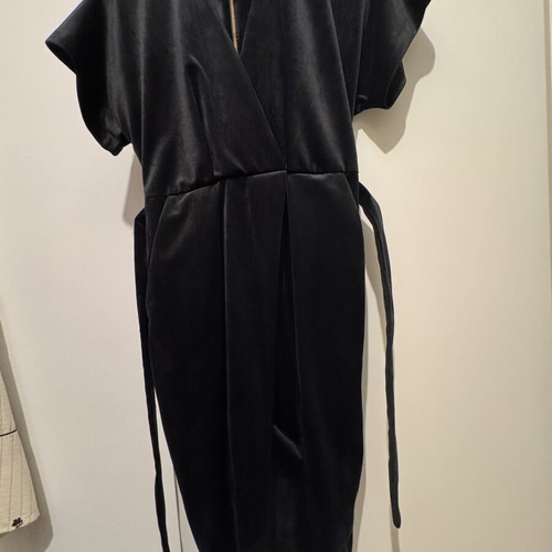 Black velvet dress like new, double-breasted with slit and belt