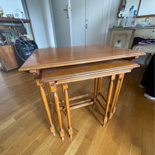 Walnut nesting tables like new, detachable