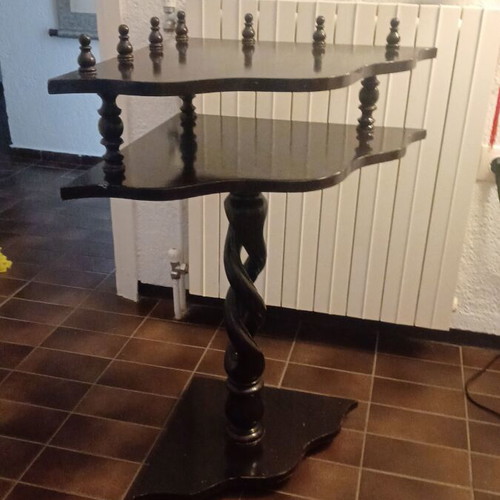 Corner coffee table like new with braided leg