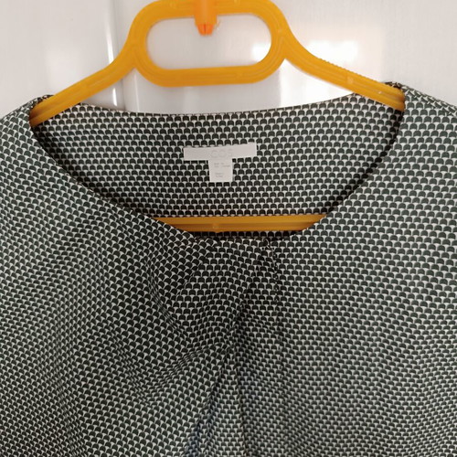 COS shirt like new with pleats and hidden buttons, white and grey, XL