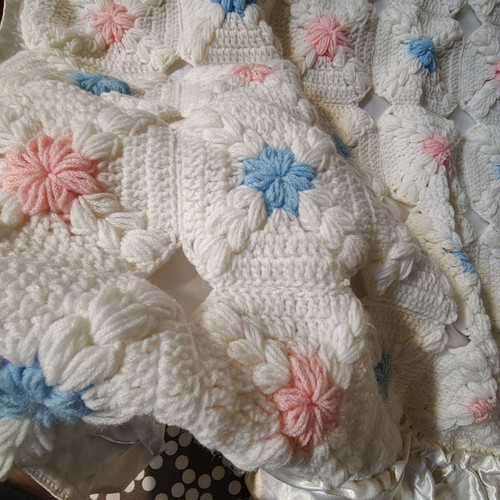 Baby Moses basket with handmade knitted blanket and booties new
