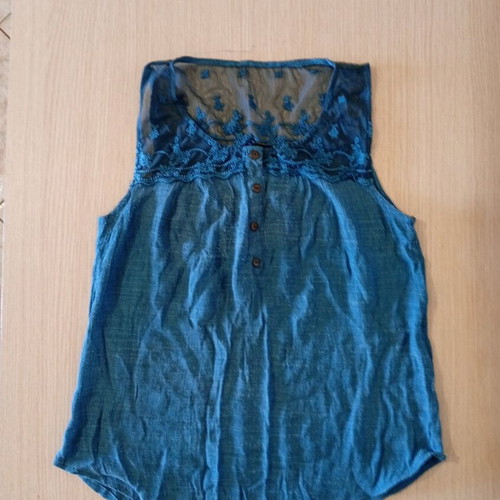 Mine women's top size M like new, petrol green