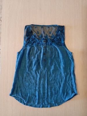 Mine women's top size M like new, petrol green