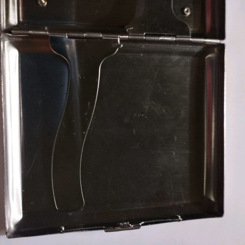 Metal tobacco case like new