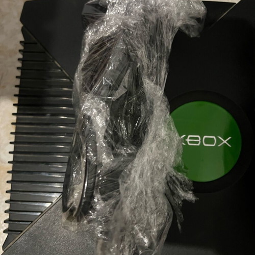 Xbox console used, works, includes FIFA Street