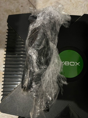Xbox console used, works, includes FIFA Street