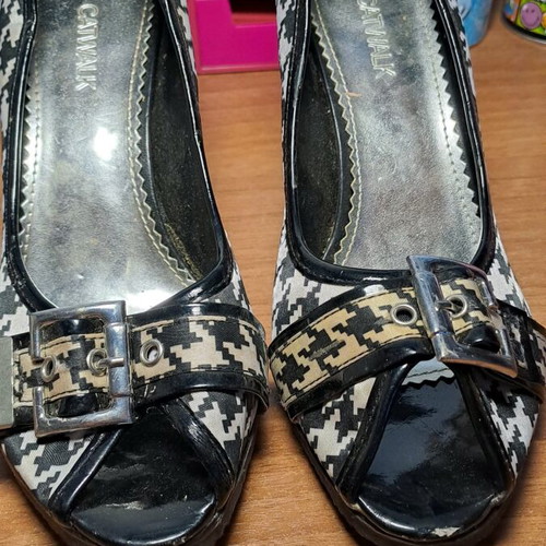 Women's pumps size 37 used, black and white