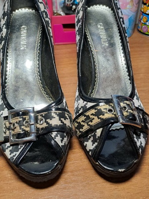 Women's pumps size 37 used, black and white